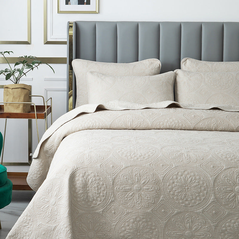 European Style
Double-sided Embroidered Bedding Set Of Three Pieces