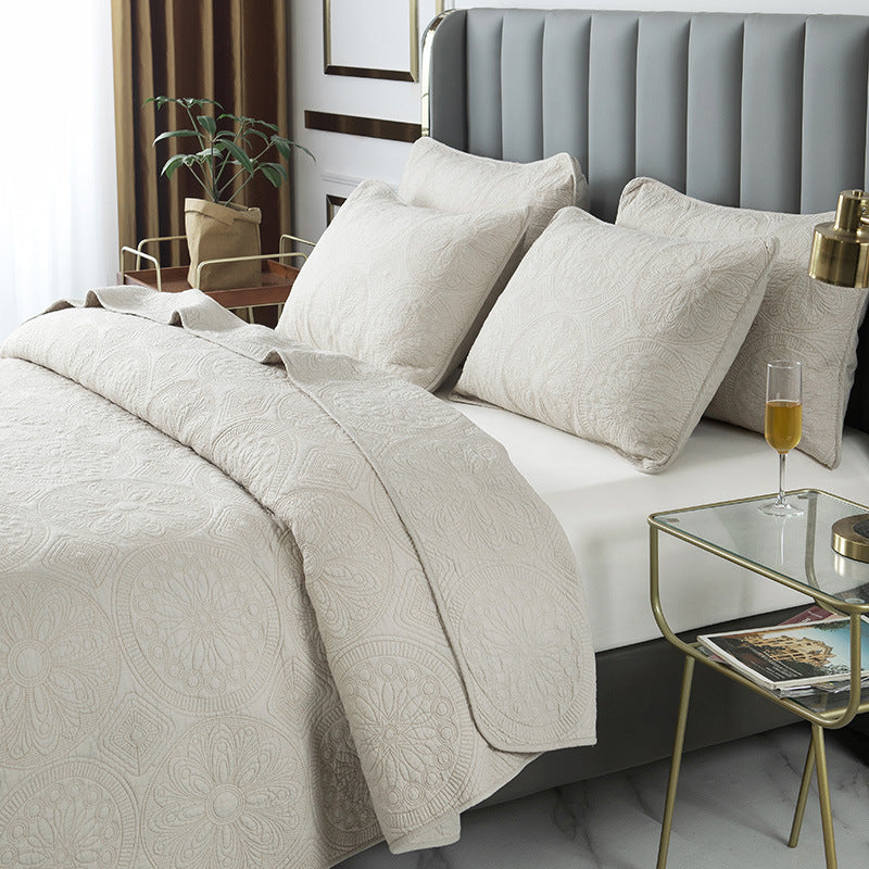 European Style
Double-sided Embroidered Bedding Set Of Three Pieces